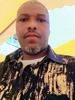 Profil de Hugues Arnaud, un homme célibataire de 44 ans à Abadjin-Kouté
