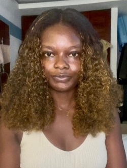 Profil de Mariam, une femme célibataire de 28 ans à Abidjan