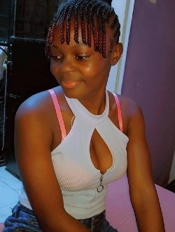 Profil de Stella, une femme célibataire de 24 ans à Douala