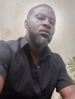 Profil de Guy, un homme célibataire de 43 ans à Abata