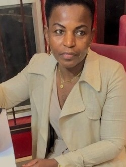 Profil de Thérèse L'Or, une femme célibataire de 49 ans à Yaoundé