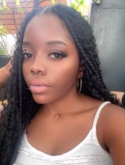 Profil de Raïssa, une femme célibataire de 27 ans à Yaoundé