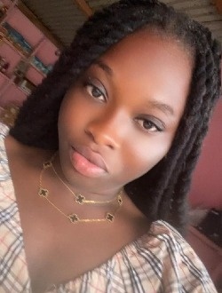 Profil de Yasmine Horfelia, une femme célibataire de 23 ans à Yopougon Port-Bouet