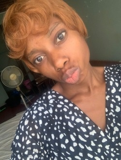 Profil de Emilie, une femme célibataire de 21 ans à Yaoundé