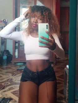 Profil de Clarisse, une femme célibataire de 25 ans à Toamasina