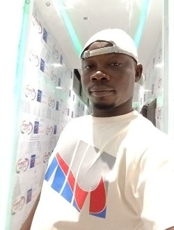 Profil de Stephane, un homme célibataire de 45 ans à Abidjan