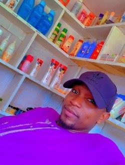 Profil de Junior Schlick, un homme célibataire de 28 ans à Nsork