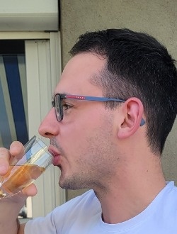 Profil de Mickael, un homme célibataire de 32 ans à Villefranche-sur-Saône