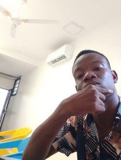 Profil de Emmanuel, un homme célibataire de 25 ans à Lomé