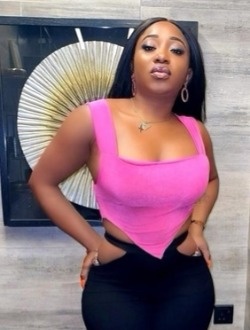 Profil de Lola, une femme célibataire de 32 ans à Abidjan