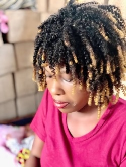 Profil de Laurene, une femme célibataire de 25 ans à Abi