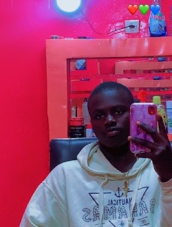 Profil de Laurent, un homme célibataire de 22 ans à Mbour