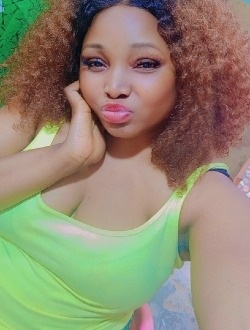 Profil de Raisa, une femme célibataire de 32 ans à Douala