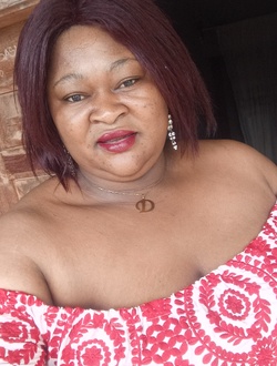 Profil de Anne, une femme célibataire de 40 ans à Ébolowa