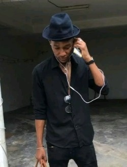 Profil de Romuald, un homme célibataire de 35 ans à Douala