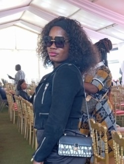Profil de Marie Jeanne, une femme célibataire de 27 ans à Yaoundé
