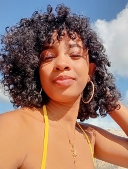 Profil de Nia, une femme célibataire de 21 ans à Port Louis
