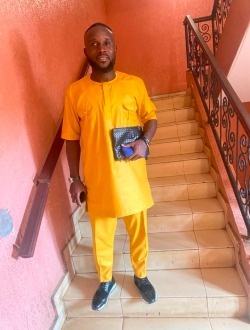 Profil de Emmanuel Onana, un homme célibataire de 34 ans à Yaoundé
