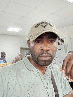 Profil de Christiano, un homme célibataire de 35 ans à Abom