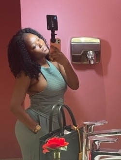 Profil de Louise, une femme célibataire de 26 ans à Lomé