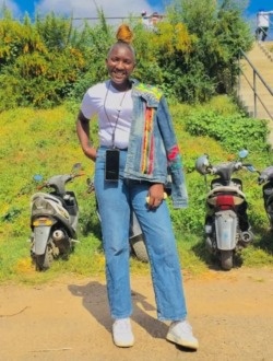 Profil de Ravaka, une femme célibataire de 24 ans à Andavamamba Anjezika