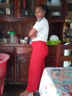 Profil de Yacina, une femme célibataire de 32 ans à Sambava