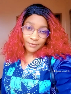Profil de Ariane, une femme célibataire de 35 ans à Abomey-Calavi