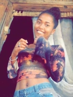 Profil de Delicia, une femme célibataire de 24 ans à Alakamisy-Ambohijato