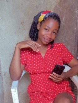 Profil de Pauline, une femme célibataire de 23 ans à Akono