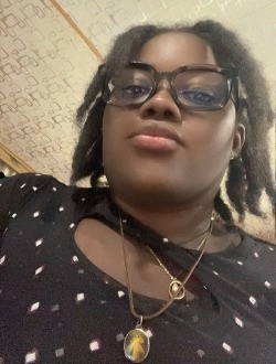 Profil de Stephine, une femme célibataire de 24 ans à Abidjan