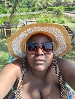 Profil de Florence, une femme célibataire de 50 ans à Yaoundé