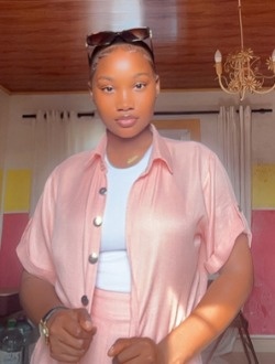 Profil de Hadassa, une femme célibataire de 24 ans à Douala