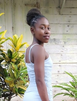 Profil de Sandricka, une femme célibataire de 22 ans à Antalaha