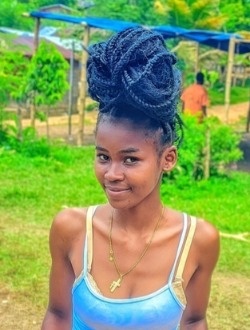 Profil de Fara, une femme célibataire de 24 ans à Toamasina