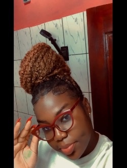 Profil de Emilie, une femme célibataire de 23 ans à Yaoundé