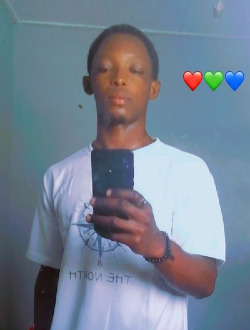 Profil de Emmanuel, un homme célibataire de 26 ans à Abidjan