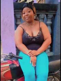 Profil de Lomia, une femme célibataire de 40 ans à Abang