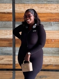 Profil de Jasmine, une femme célibataire de 22 ans à Douala