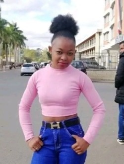 Profil de Elle, une femme célibataire de 29 ans à Alarobia-Antanamalaza