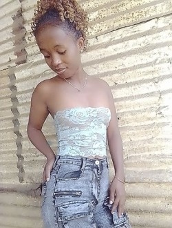 Profil de Nirina, une femme célibataire de 28 ans à Tolia