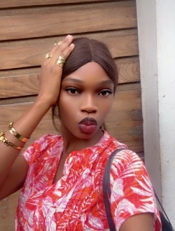 Profil de Sifa, une femme célibataire de 22 ans à Kinshasa