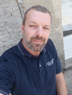 Profil de Useh, un homme célibataire de 45 ans à Alençon
