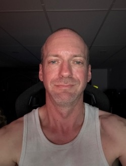 Profil de Bob, un homme célibataire de 42 ans à Victoriaville