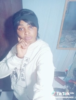 Profil de Ernestine, une femme célibataire de 28 ans à Mbalmayo