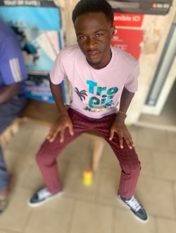 Profil de Léwis, un homme célibataire de 24 ans à Libreville