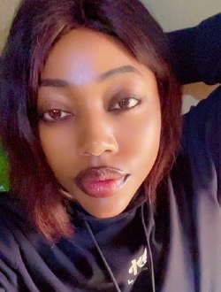Profil de Ange, une femme célibataire de 25 ans à Yaoundé