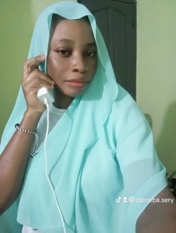 Profil de Djeneba, une femme célibataire de 19 ans à Abidjan