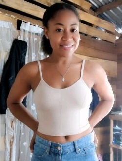 Profil de Clarah, une femme célibataire de 29 ans à 1ER Arrondissement