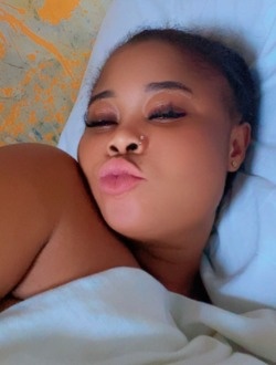 Profil de Céline, une femme célibataire de 32 ans à Douala