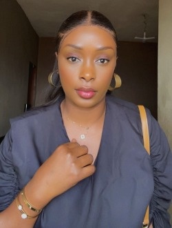 Profil de Vivi, une femme célibataire de 30 ans à Yaoundé